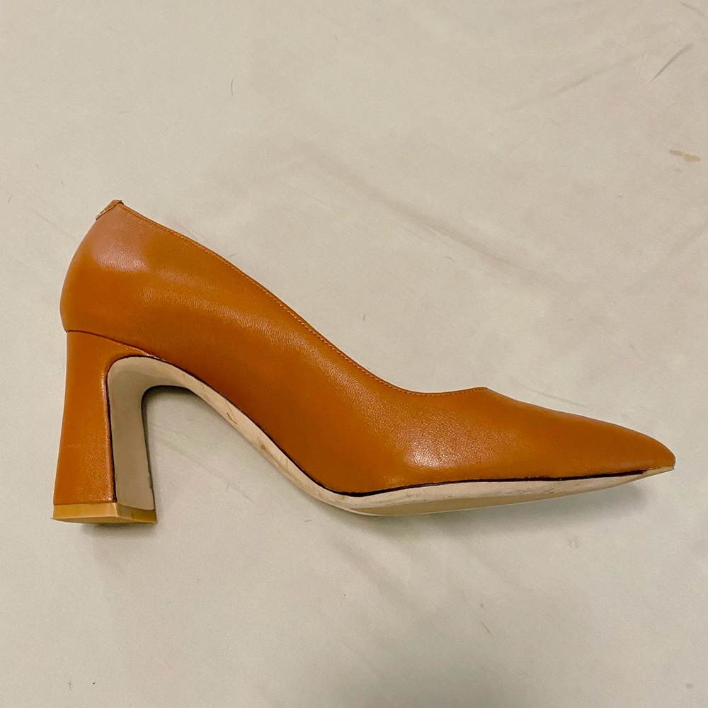 Ally Shoes Courageous Caramel Leather Block Heel Pump size 7